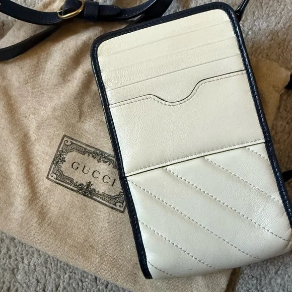 Gucci White Chevron Quilted Leather Phone Crossbody with Gold GG - Picture 2 of 2